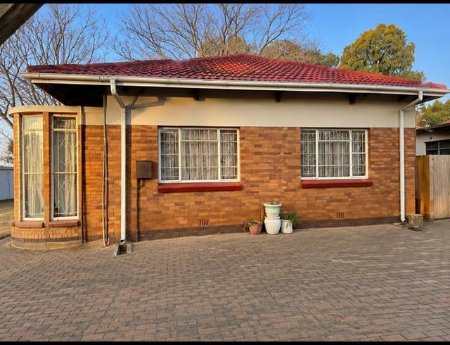 9 BEDROOM HOUSE FOR SALE IN KEMPTON PARK EXT 02